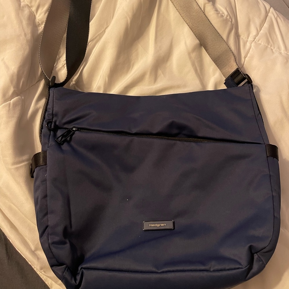Hedgren cross body purse